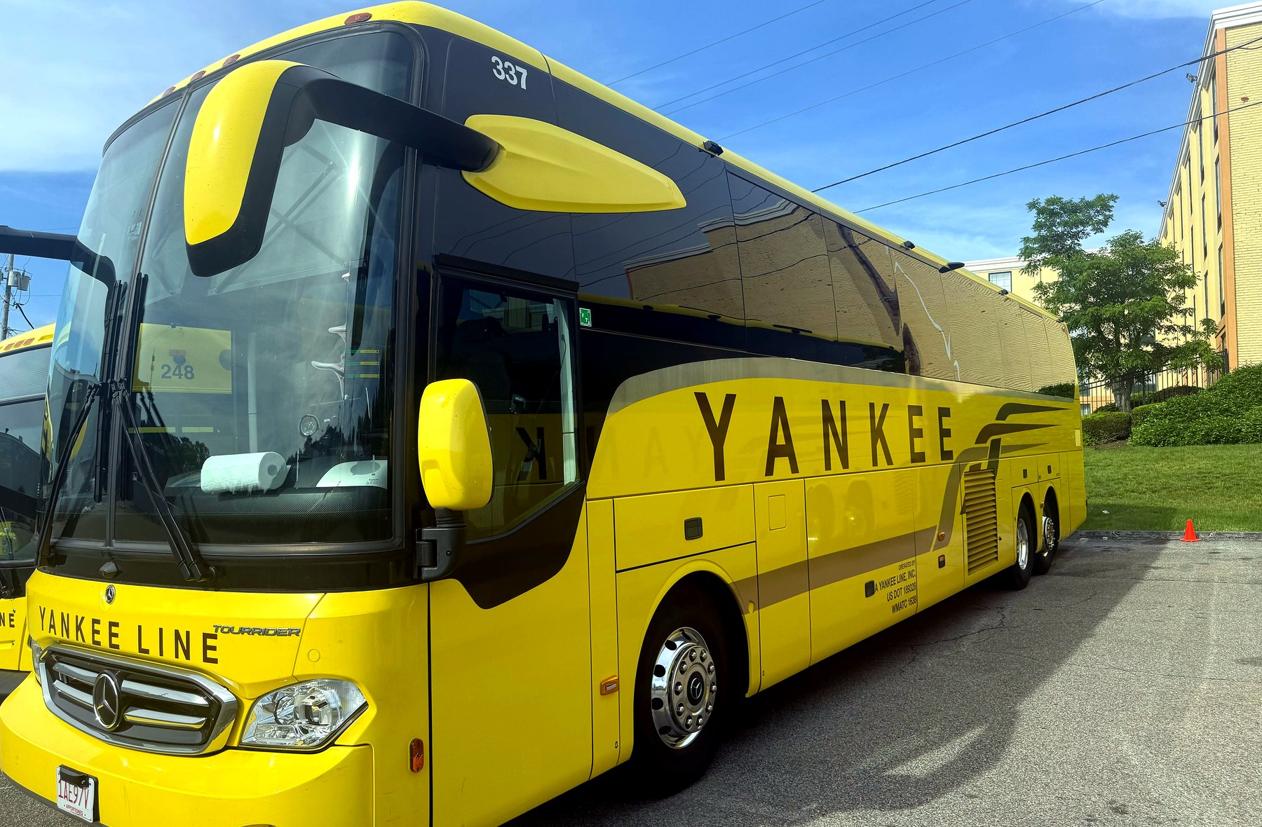 Yankee Line motorcoach on the road