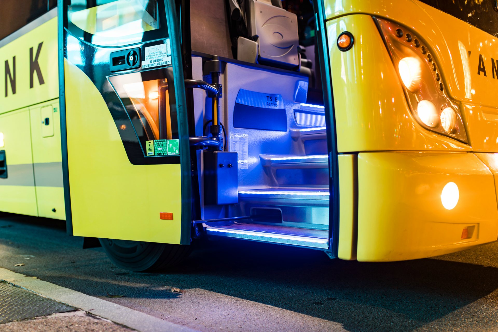 Yankee Line coach entry with illuminated steps